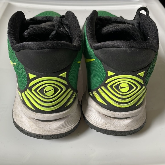 Nike Kyrie - Picture 2 of 8